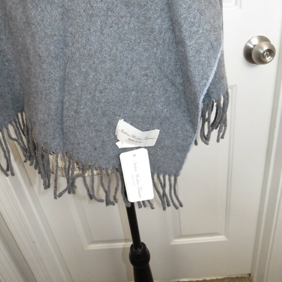 NWT Italian Woolen Treasures Gray 100% Wool Scarf 17"x81" Fringe Made in Italy - Picture 2 of 8